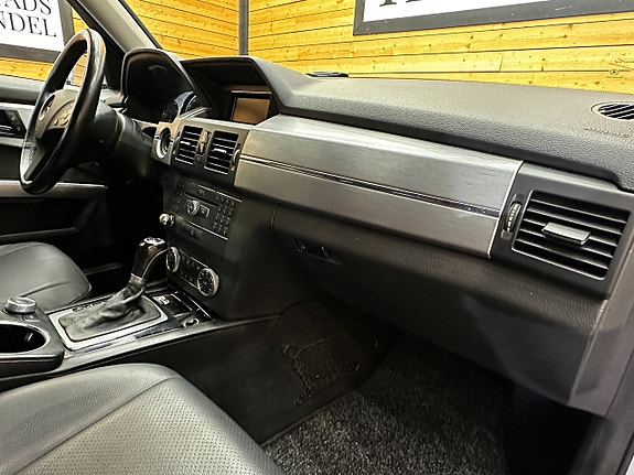Mercedes-Benz GLK350 23 of 24