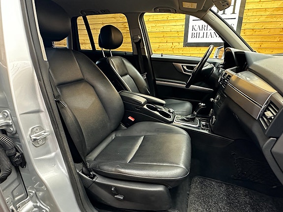 Mercedes-Benz GLK350 22 of 24