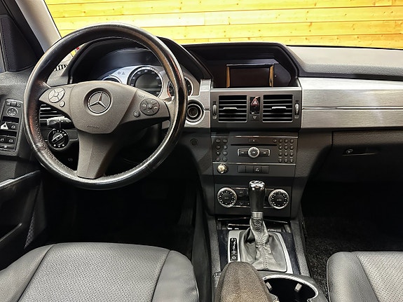 Mercedes-Benz GLK350 20 of 24