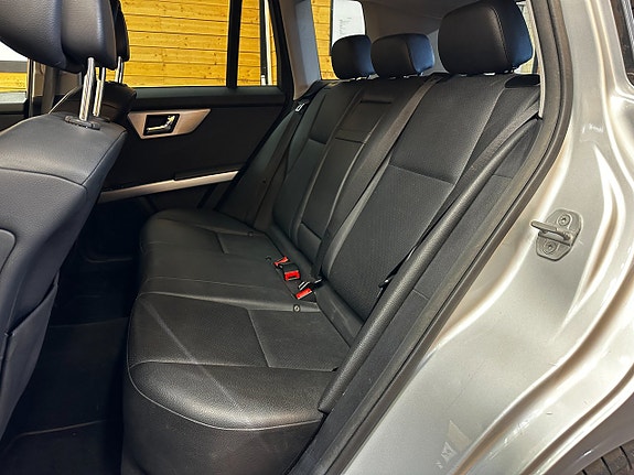 Mercedes-Benz GLK350 17 of 24