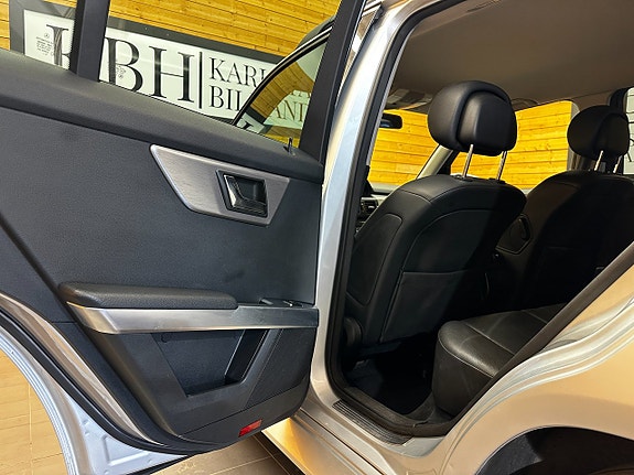 Mercedes-Benz GLK350 16 of 24