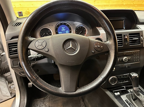 Mercedes-Benz GLK350 12 of 24