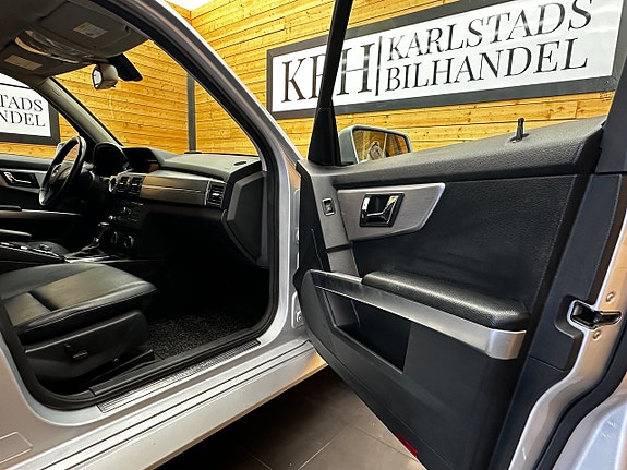 Mercedes-Benz GLK350 21 of 24