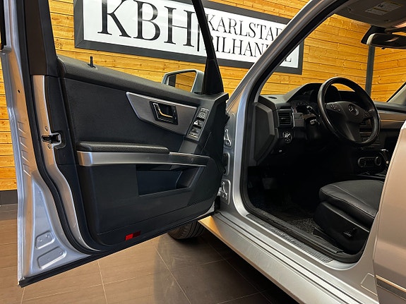 Mercedes-Benz GLK350 14 of 24