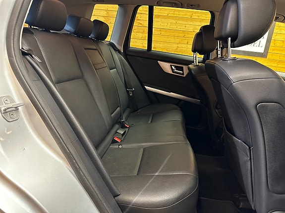 Mercedes-Benz GLK350 19 of 24