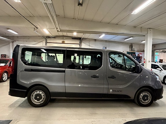 Renault Trafic 7 of 18