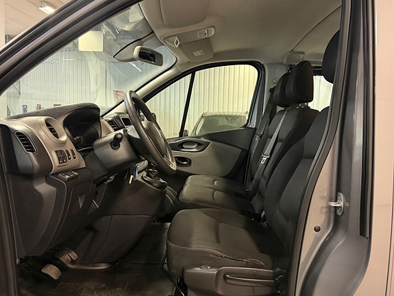 Renault Trafic 10 of 18