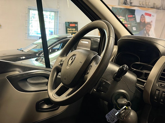 Renault Trafic 14 of 18
