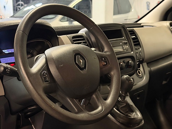 Renault Trafic 11 of 18