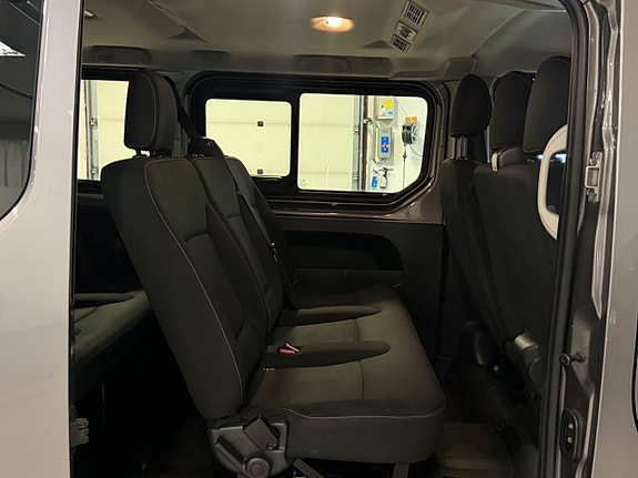 Renault Trafic 16 of 18