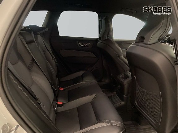 Volvo XC60 10 of 19