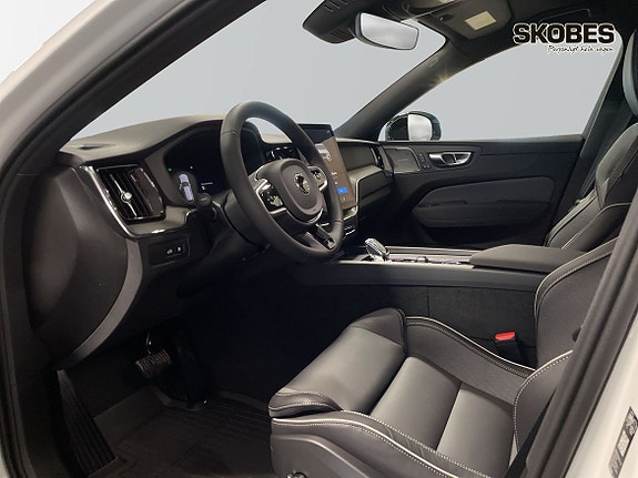 Volvo XC60 8 of 19