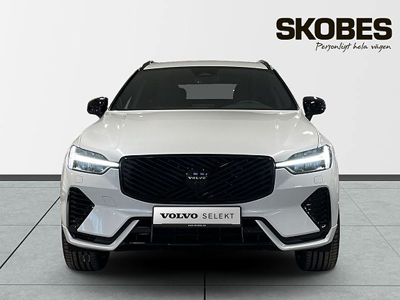Volvo XC60 2 of 19