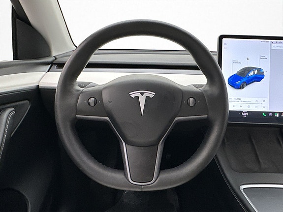Tesla Model Y 17 of 30