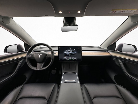 Tesla Model Y 16 of 30