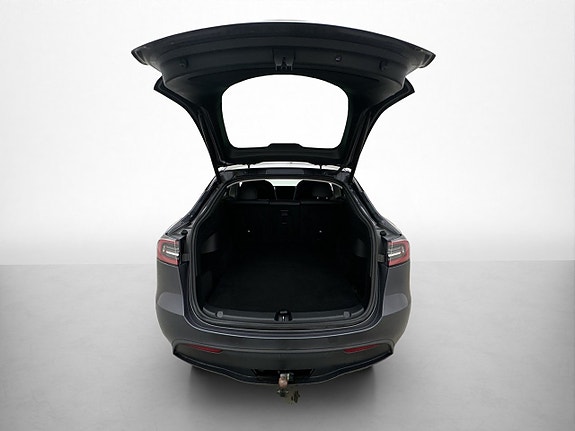 Tesla Model Y 11 of 30
