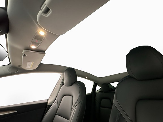 Tesla Model Y 15 of 30