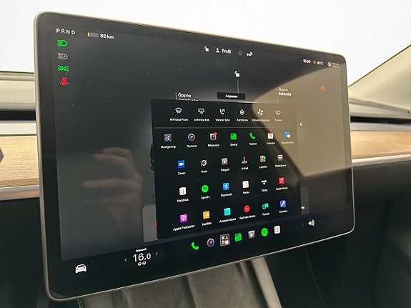 Tesla Model Y 22 of 30