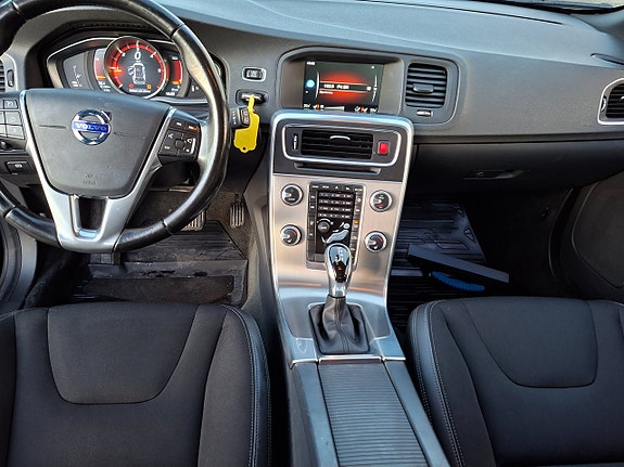 Volvo V60 10 of 15