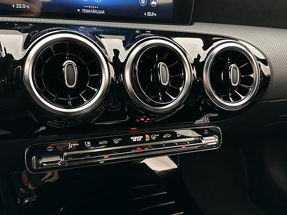 Mercedes-Benz A250 e 25 of 30