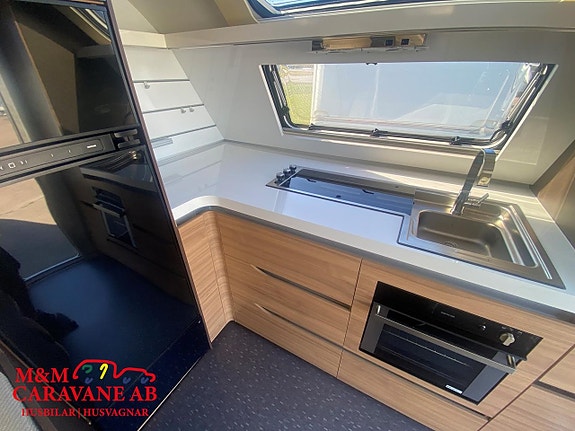 Adria ALPINA 903 HT Barnkammare/Dubbelbädd 2 of 8