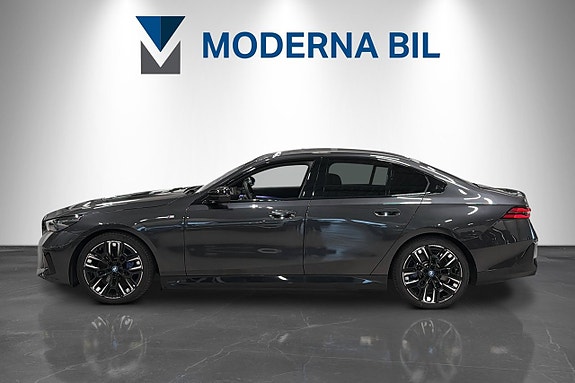 BMW i5 3 of 26