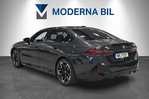 BMW i5 4 of 26