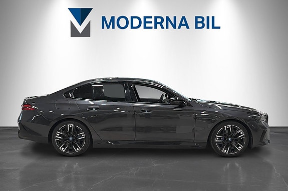 BMW i5 7 of 26