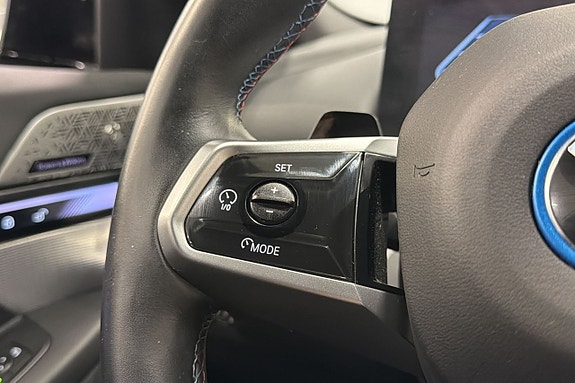 BMW i5 11 of 26