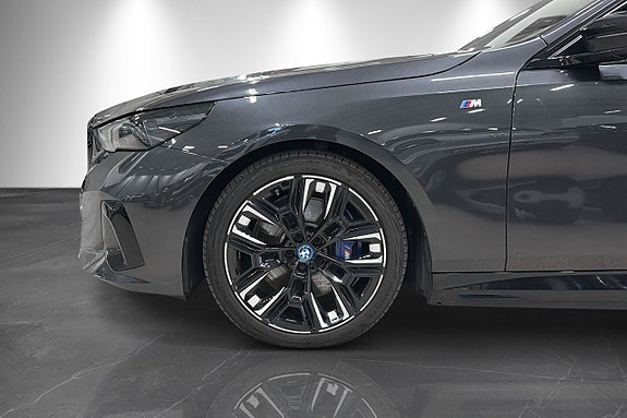 BMW i5 2 of 26