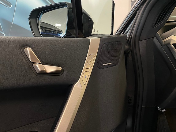 BMW iX 3 of 12