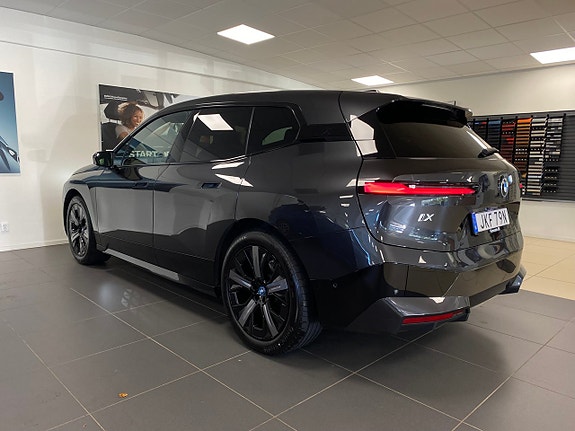 BMW iX 12 of 12