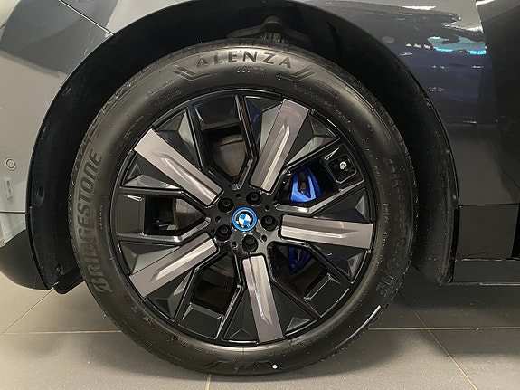 BMW iX 2 of 12