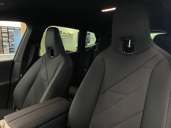 BMW iX 5 of 12
