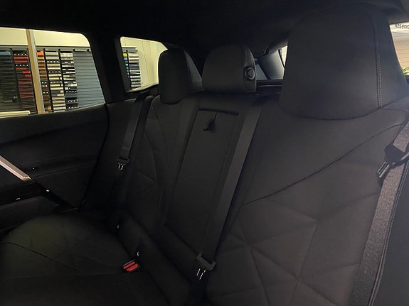 BMW iX 9 of 12