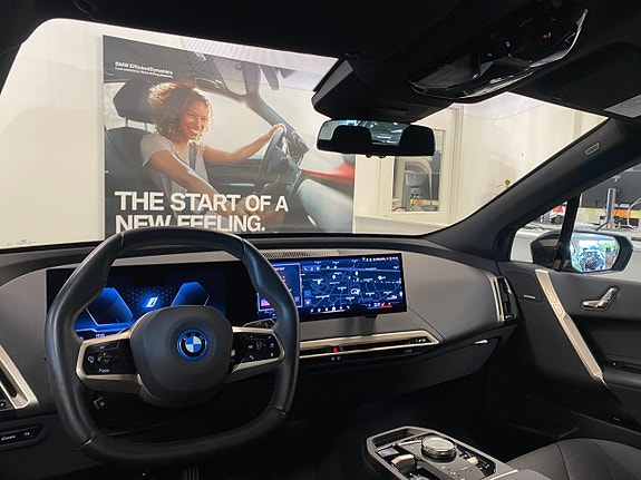 BMW iX 7 of 12