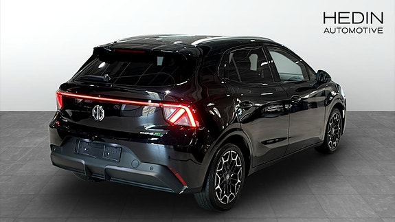 MG MG4 EV Urban 2 of 17