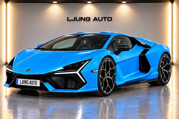 Lamborghini Revuelto 2 of 18