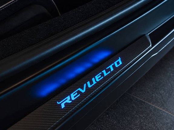 Lamborghini Revuelto 11 of 18