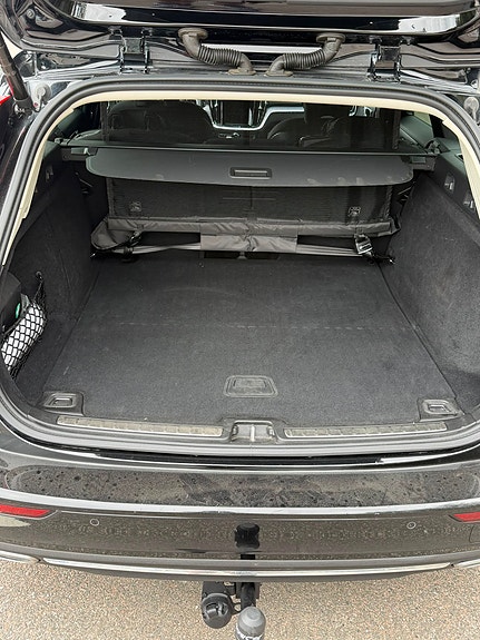 Volvo V60 2 of 15