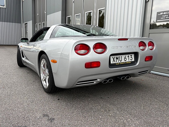 Chevrolet Corvette 9 of 27