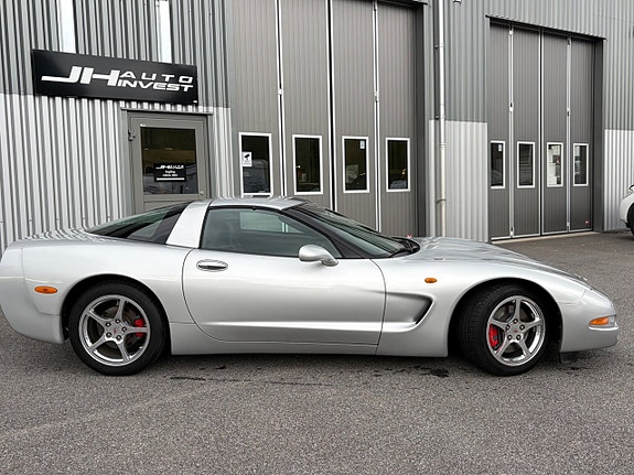 Chevrolet Corvette 5 of 27