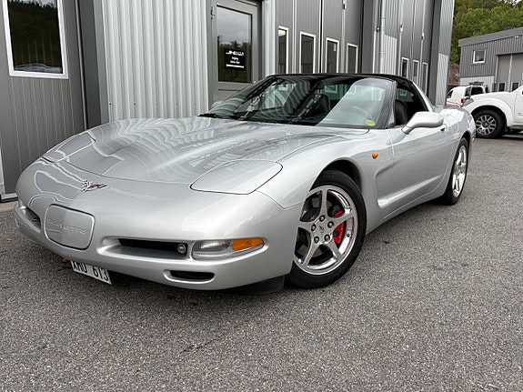 Chevrolet Corvette 12 of 27