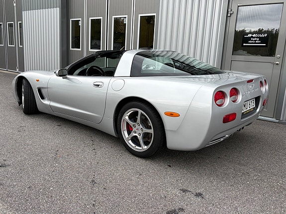 Chevrolet Corvette 10 of 27