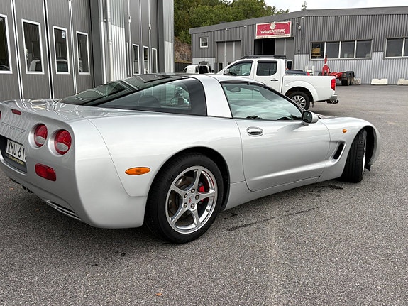 Chevrolet Corvette 6 of 27