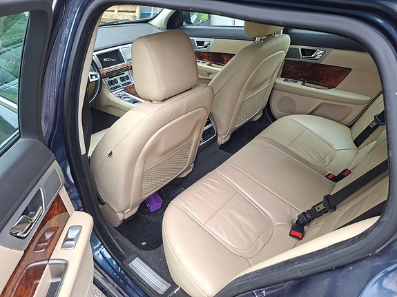 Jaguar XF 14 of 29