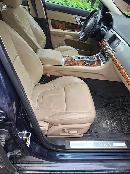 Jaguar XF 9 of 29