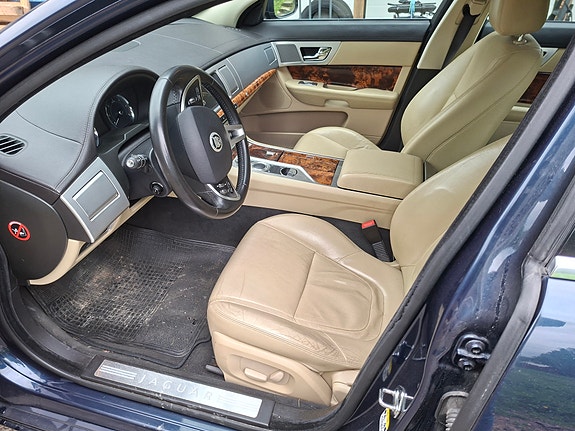 Jaguar XF 15 of 29