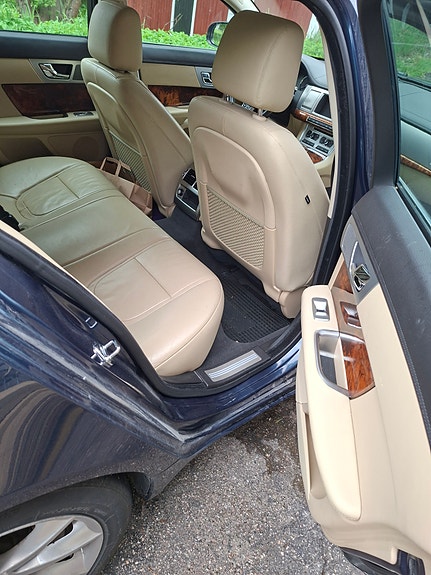 Jaguar XF 10 of 29