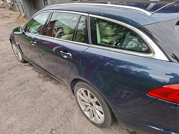 Jaguar XF 13 of 29